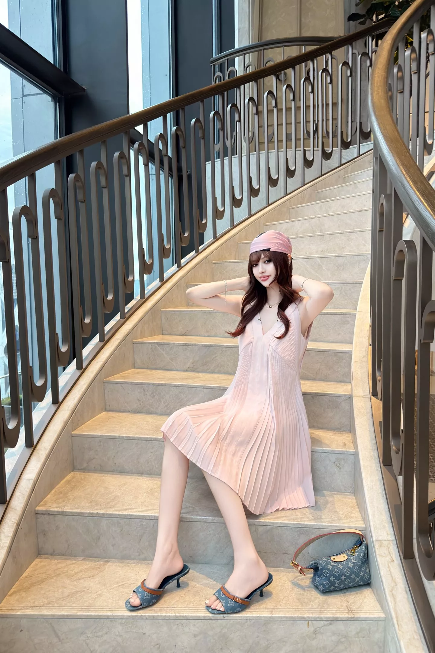 로에베 브이넥 플리츠 민소매 원피스 상세 이미지 77