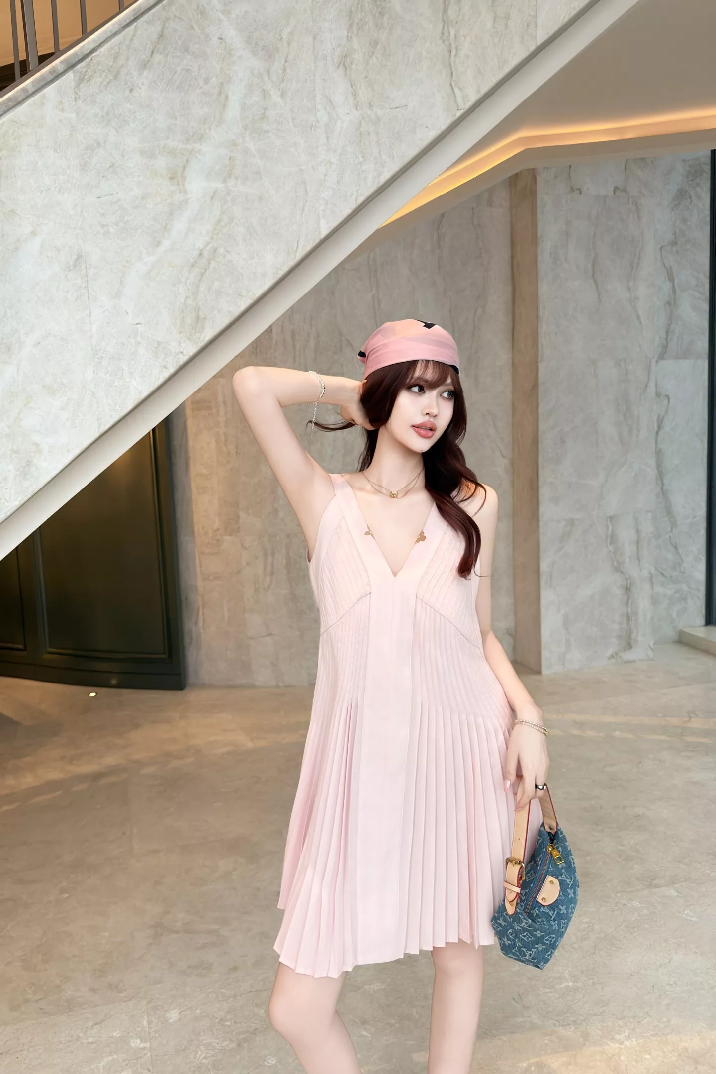 로에베 브이넥 플리츠 민소매 원피스 상세 이미지 83