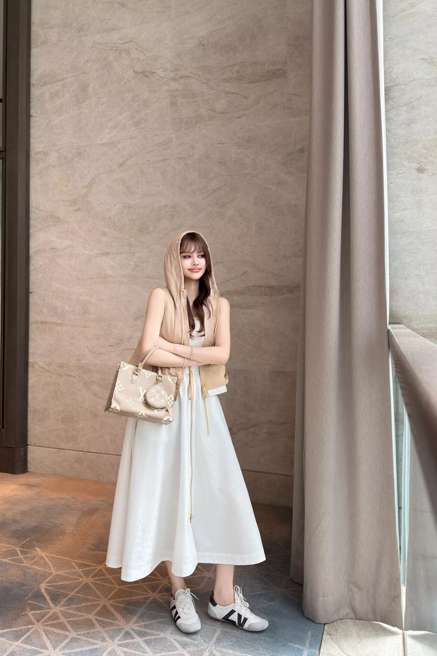 로에베 여성 후드 드로스트링 조끼형 재킷 상세 이미지 25