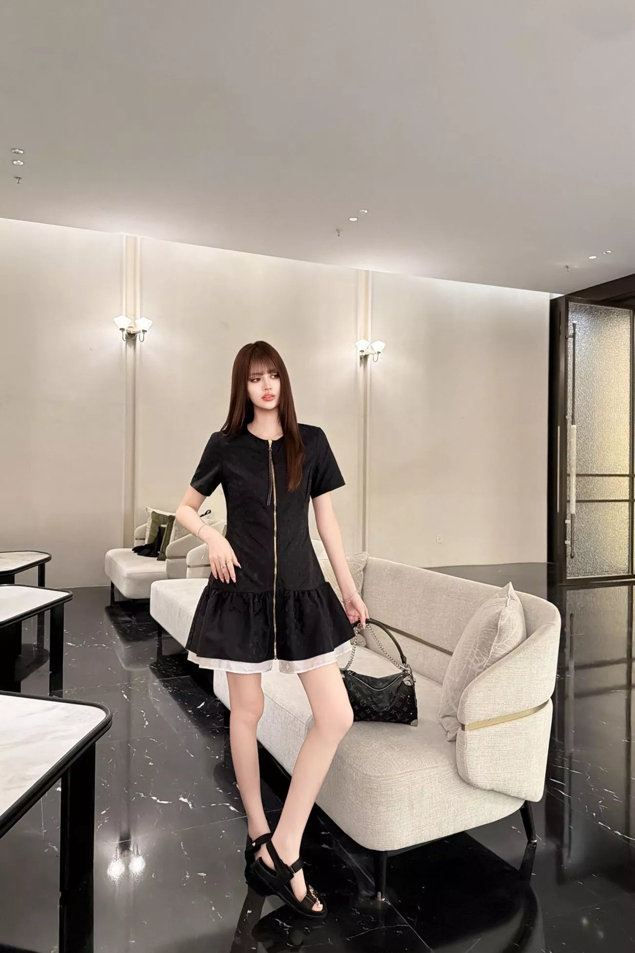 루이비통 모노그램 패턴 반소매 집업 원피스 상세 이미지 15