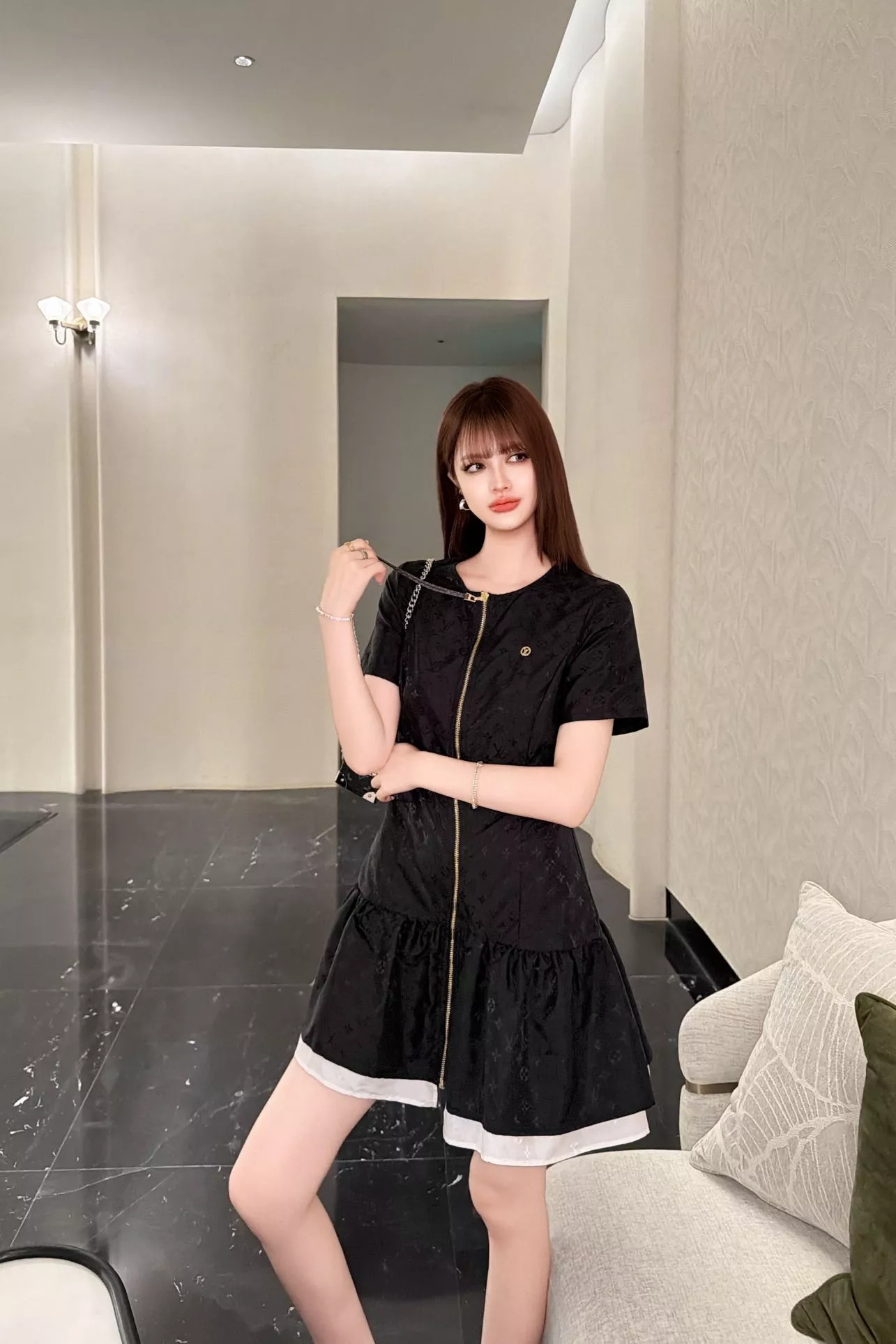 루이비통 모노그램 패턴 반소매 집업 원피스 상세 이미지 16