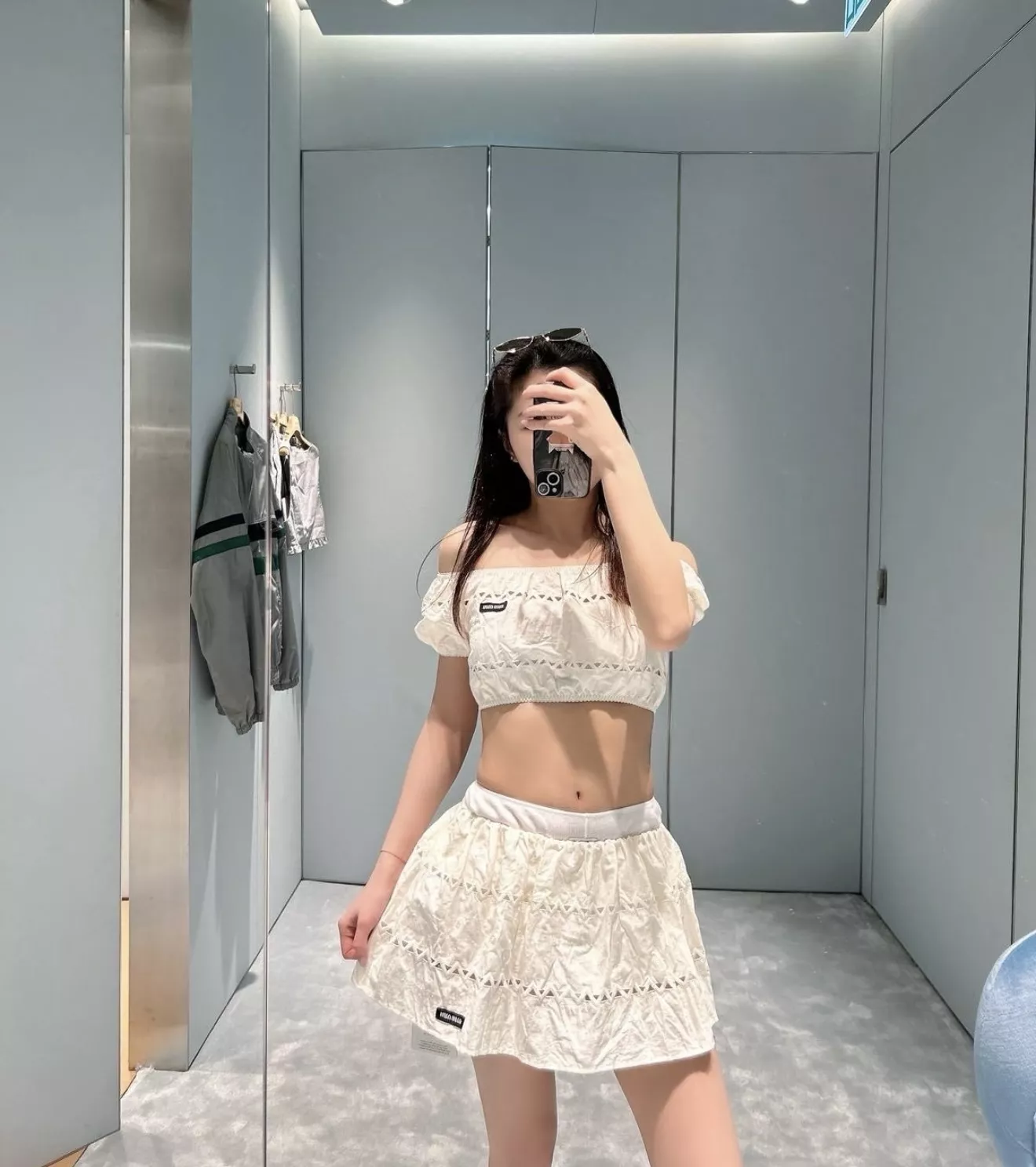 미우미우 펀칭 디테일 크롭 블라우스 상세 이미지 15