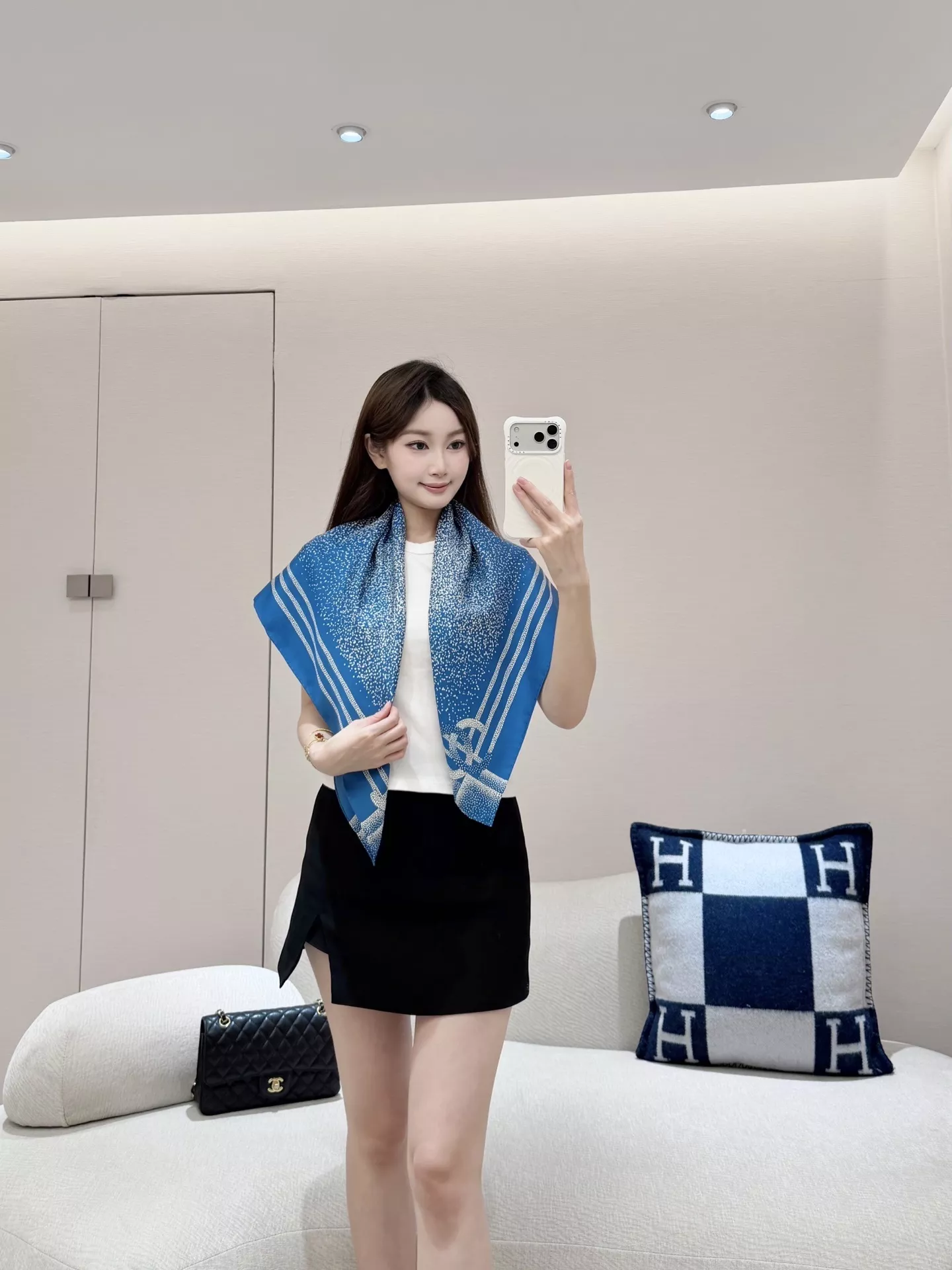 샤넬 실크 더블C 정사각 스카프 상세 이미지 10