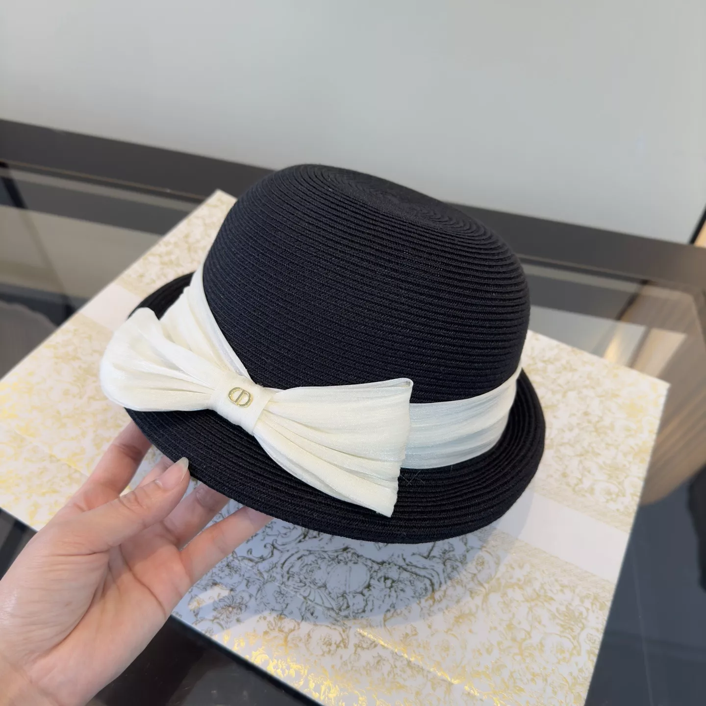 디올 리본 장식 클로슈 햇 상세 이미지 2