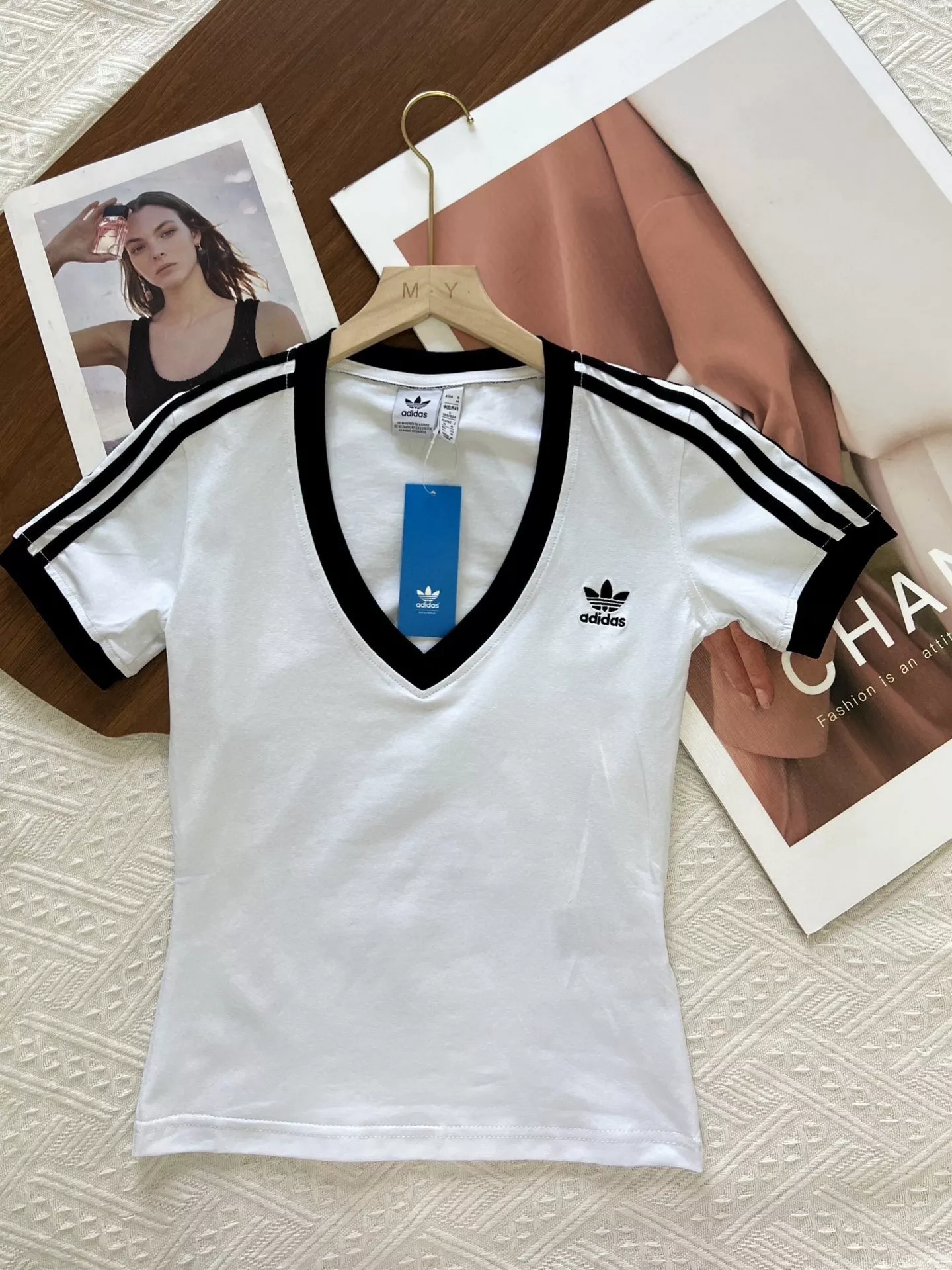 아디다스 브이넥 여성 반소매 티셔츠 상세 이미지 2