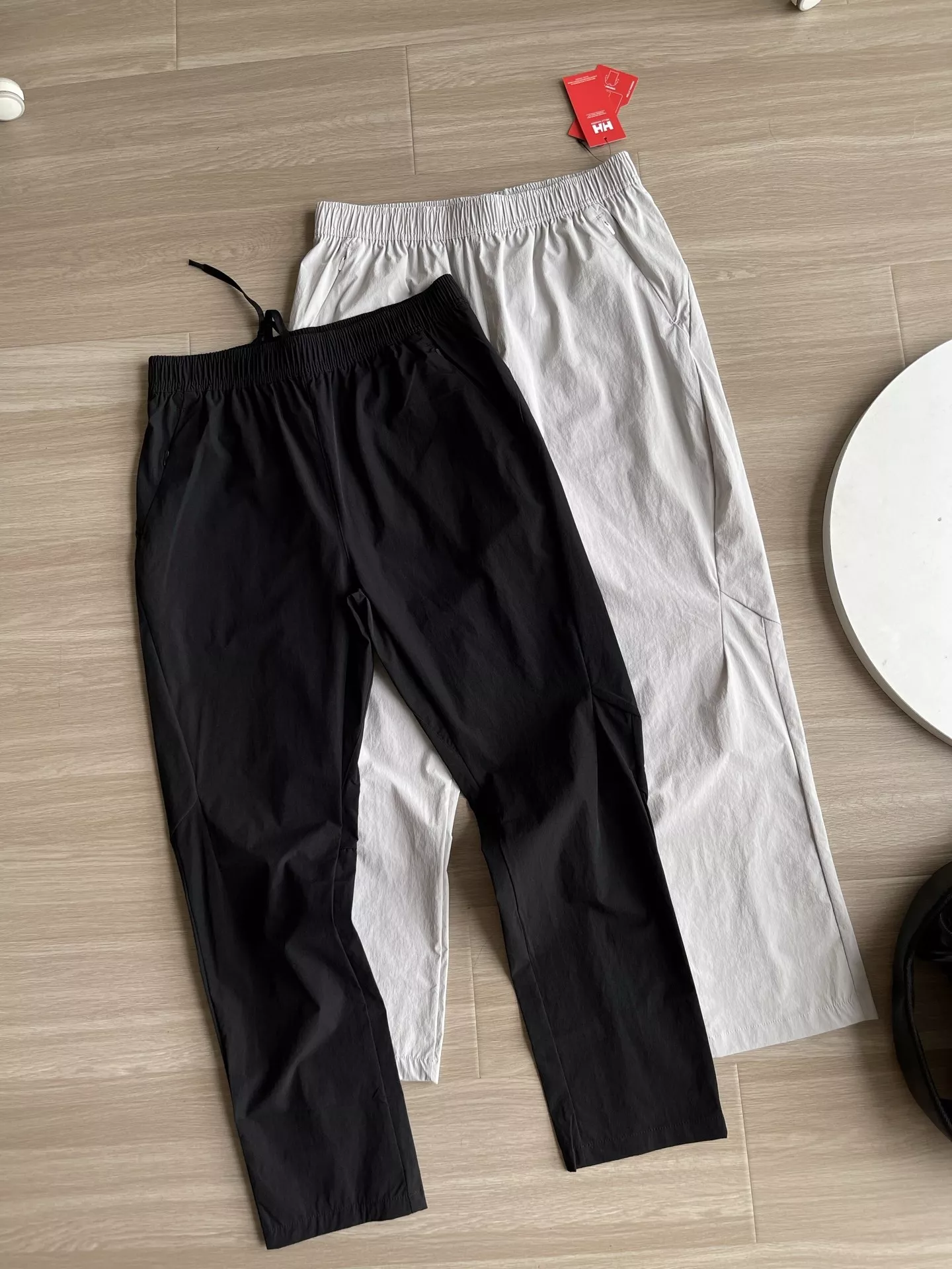 헬리한센 초경량 레이저 펀칭 아웃도어 캐주얼 팬츠 상세 이미지 1