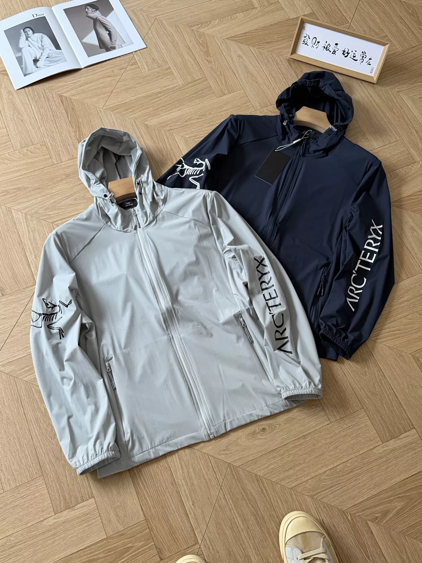 아크테릭스 남녀공용 후드형 방수 재킷 상세 이미지 1