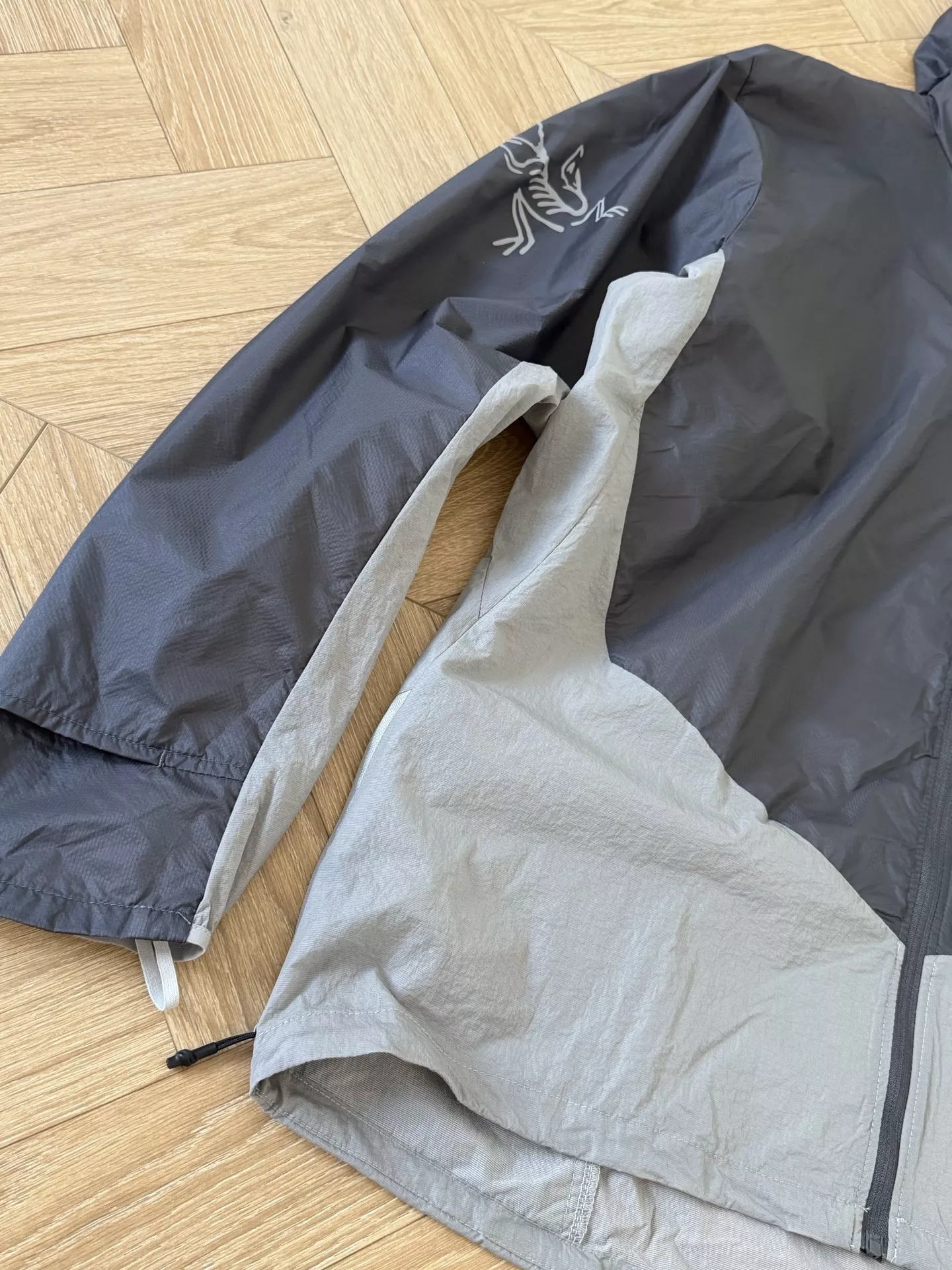 아크테릭스 경량 후드 바람막이 재킷 상세 이미지 22