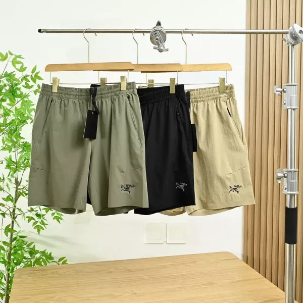 아크테릭스 아웃도어 경량 자수 소프트쉘 하프 팬츠