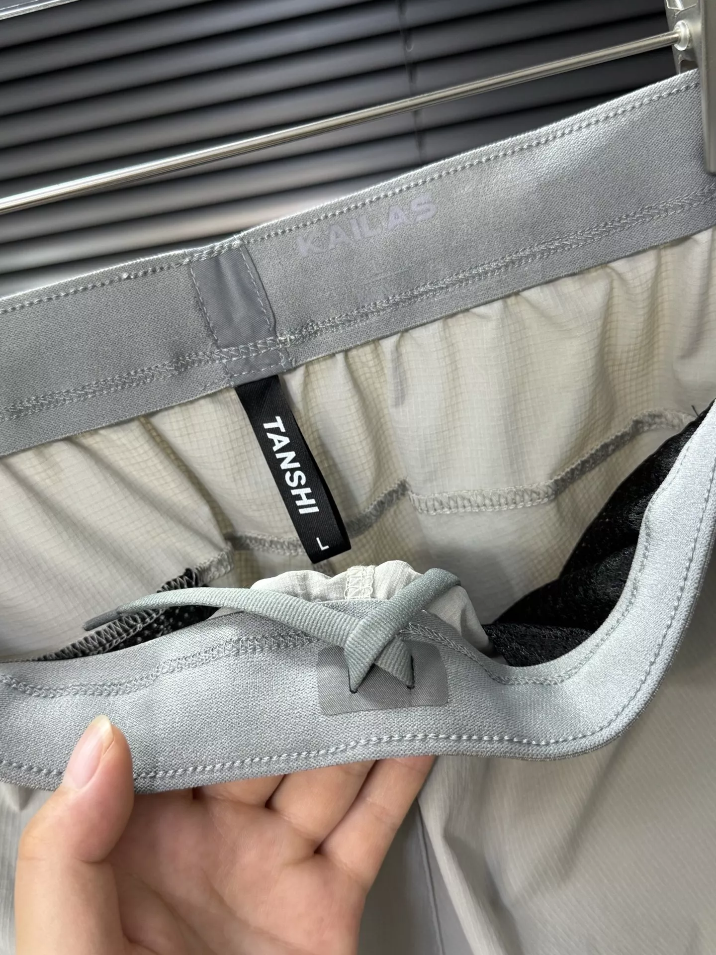 카일라스 경량 속건 자수 로고 아웃도어 캐주얼 팬츠 상세 이미지 9