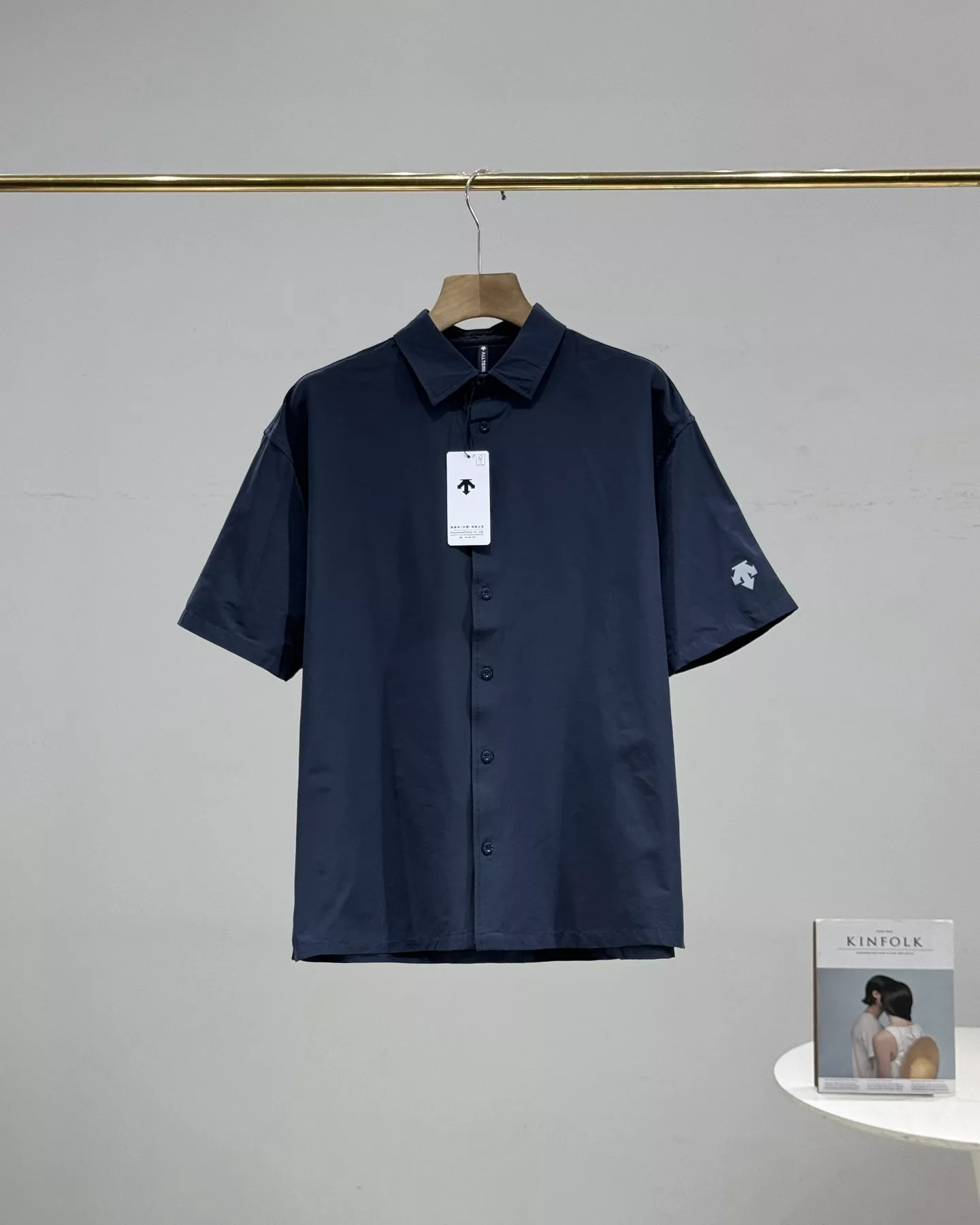 데상트 경량 기능성 반소매 셔츠 상세 이미지 4