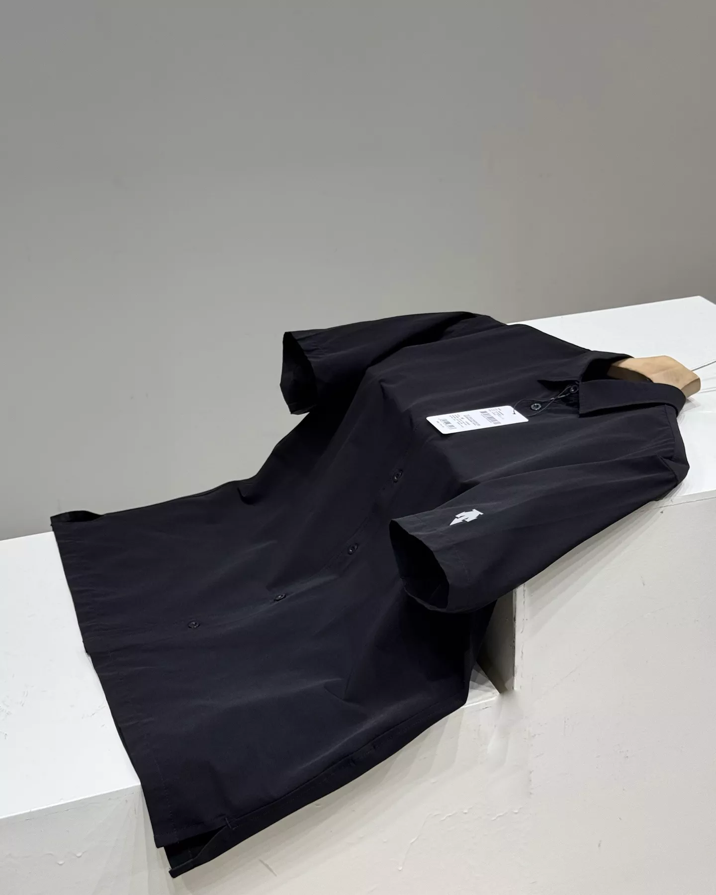 데상트 경량 기능성 반소매 셔츠 상세 이미지 11
