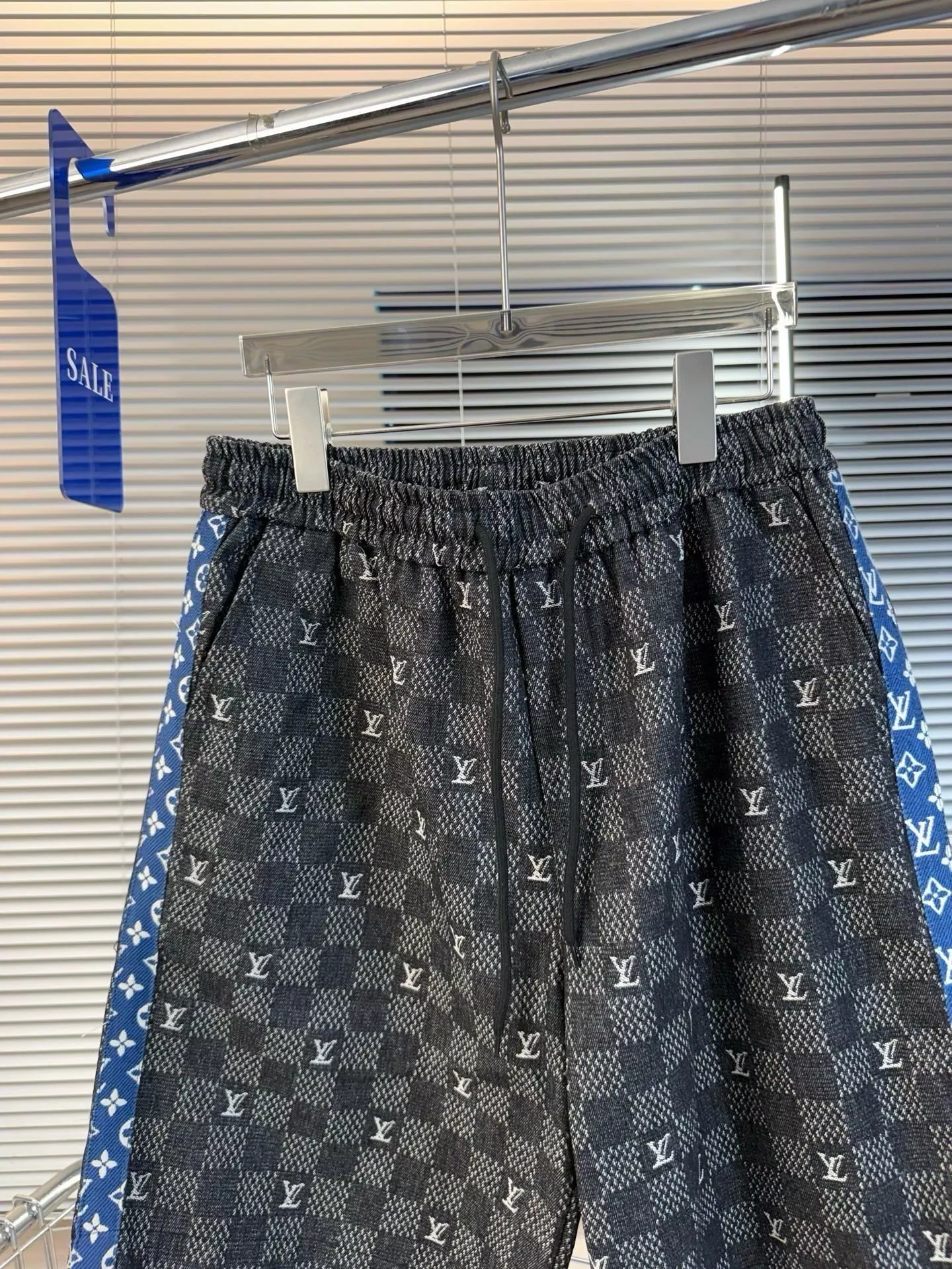 루이비통 체커보드 자카드 워싱 밴딩 데님 반바지 상세 이미지 3
