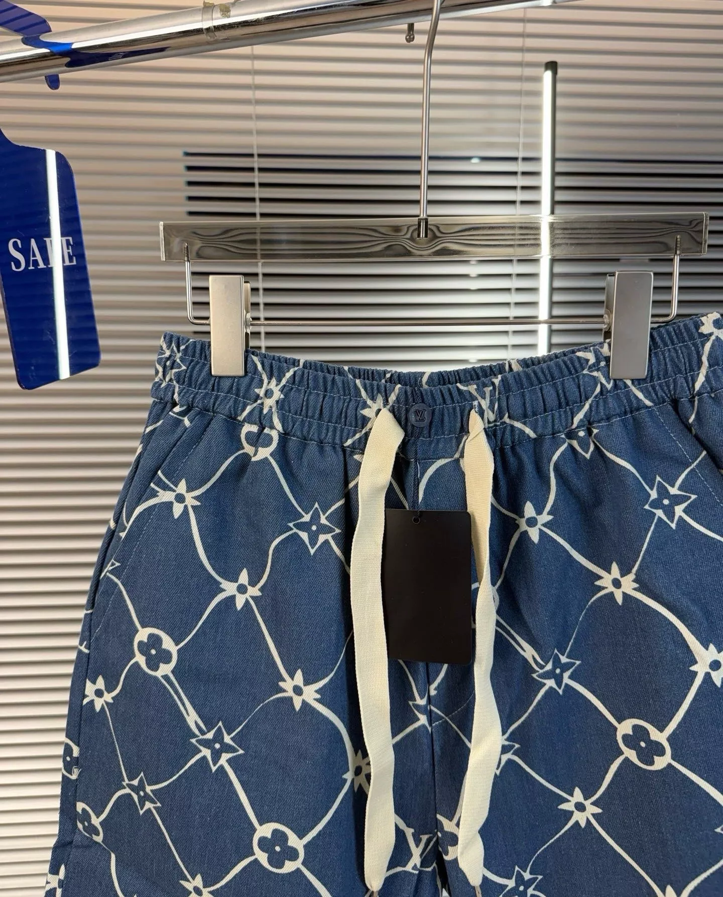 루이비통 워싱 프린트 와이드핏 데님 밴딩 반바지 상세 이미지 3