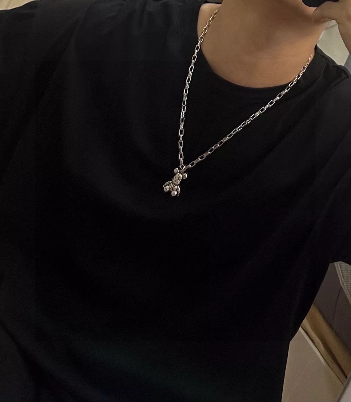 루이비통 빈티지 무드의 실버 톤 체인 목걸이 상세 이미지 4