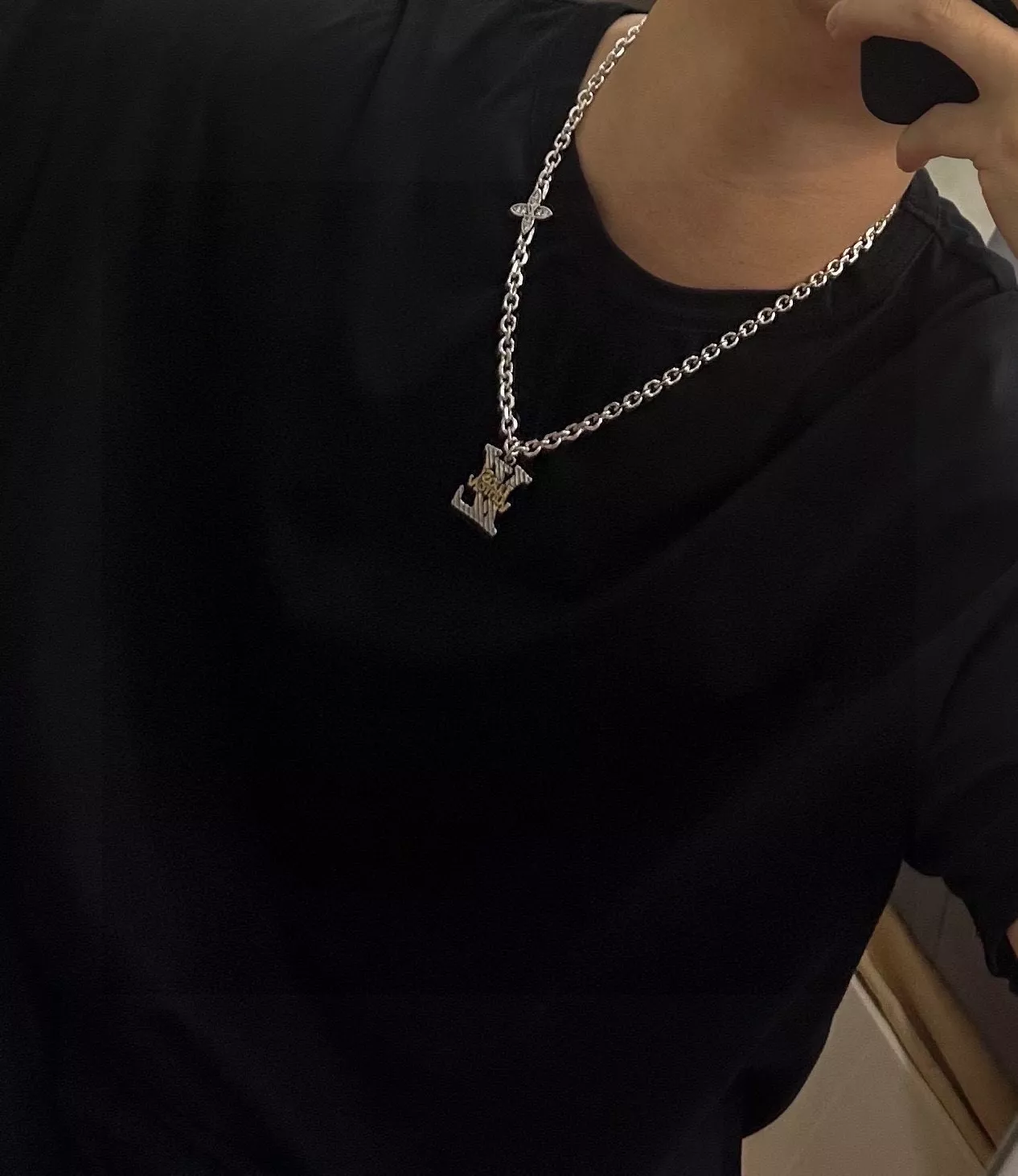 루이비통 빈티지 무드의 실버 톤 체인 목걸이 상세 이미지 7