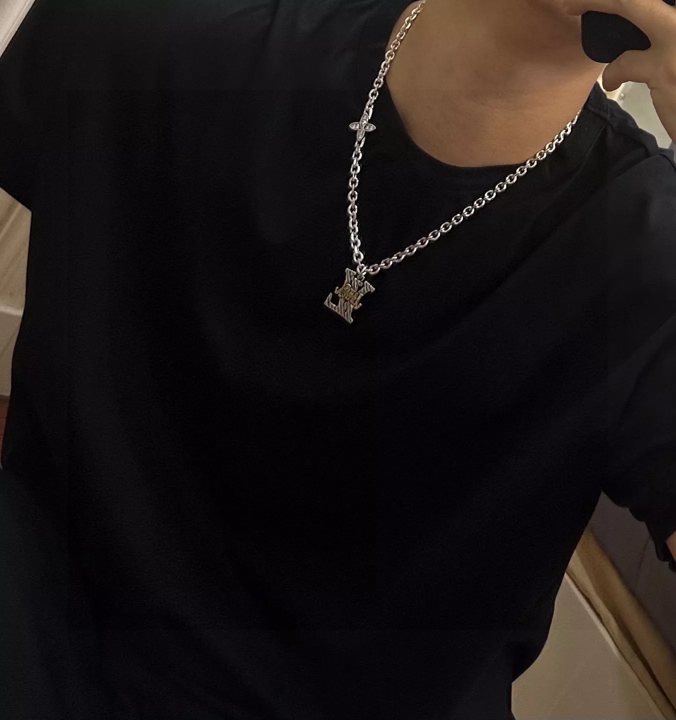 루이비통 빈티지 무드의 실버 톤 체인 목걸이 상세 이미지 9
