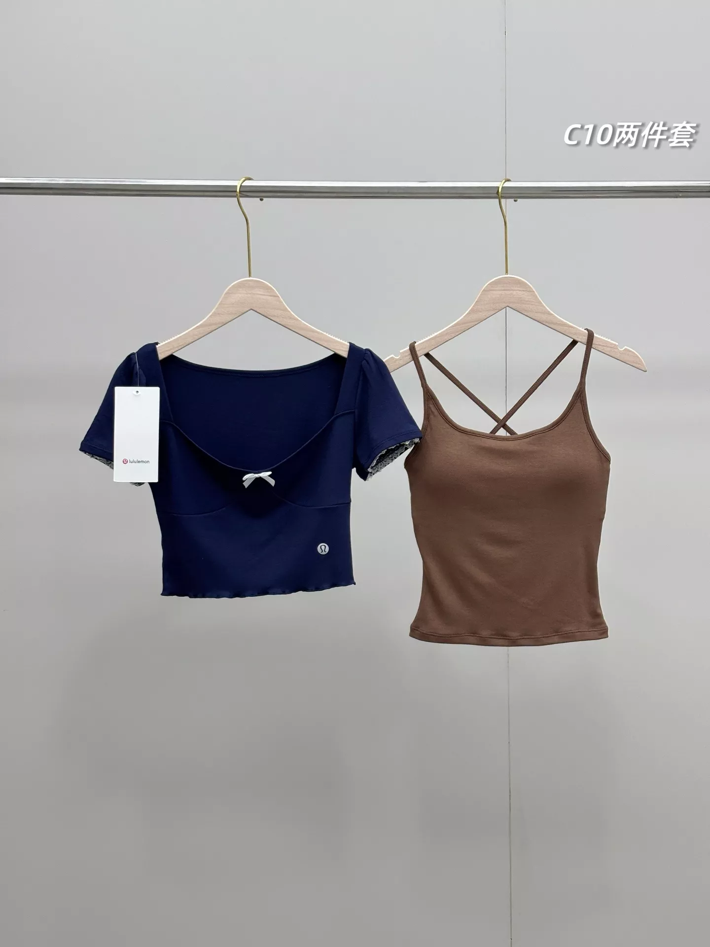 룰루레몬 반소매 티셔츠와 브라 패드 내장 민소매 탑 구성의 여성 투피스 세트 상세 이미지 3