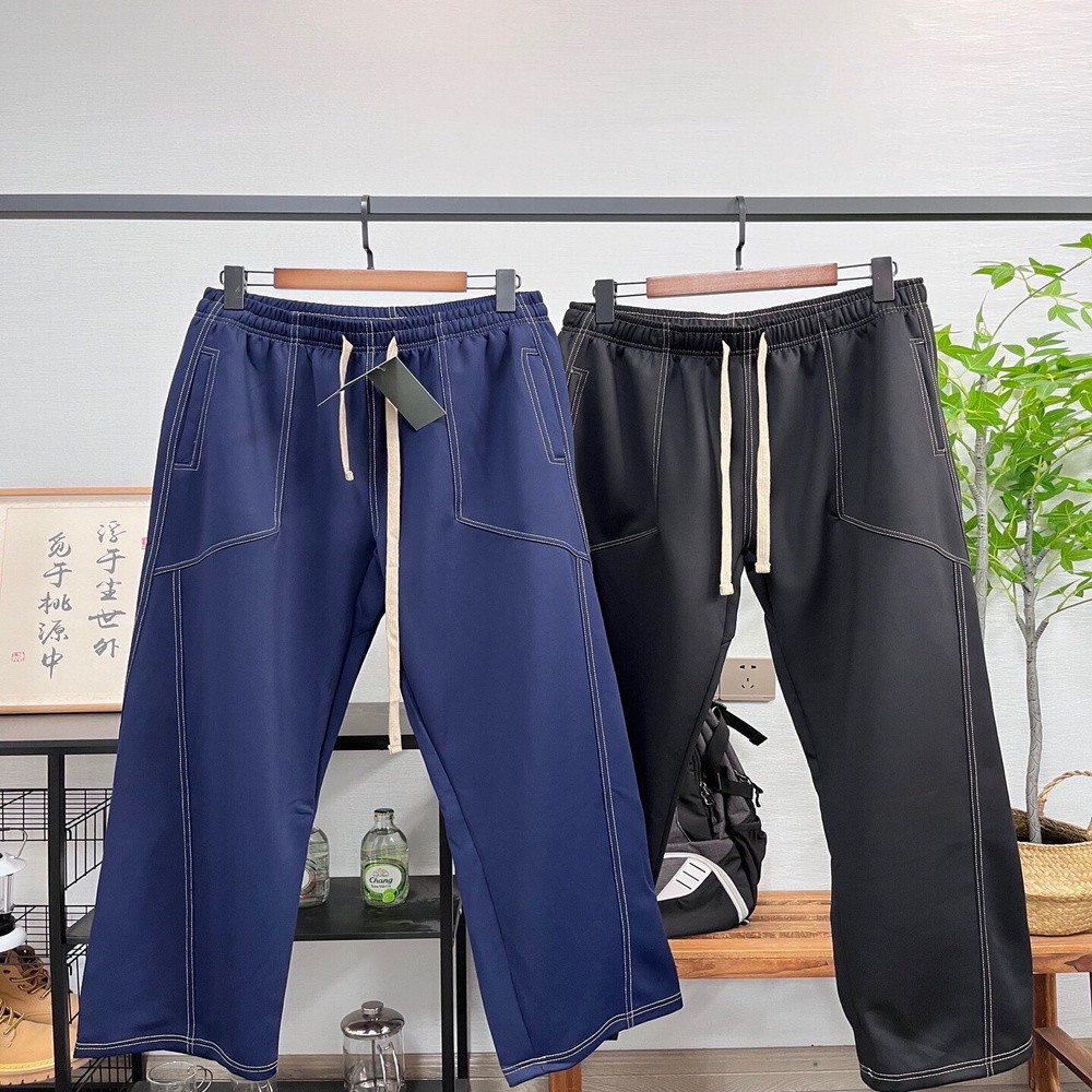 발렌시아가 복고 무드의 와이드 스트레이트 팬츠