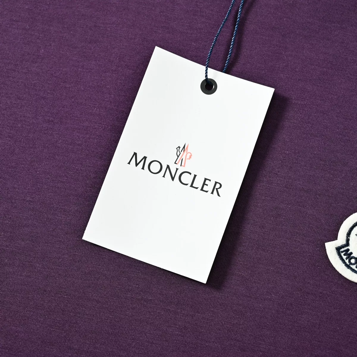 몽클레어 로고 자수 루즈핏 반소매 티셔츠 상세 이미지 16