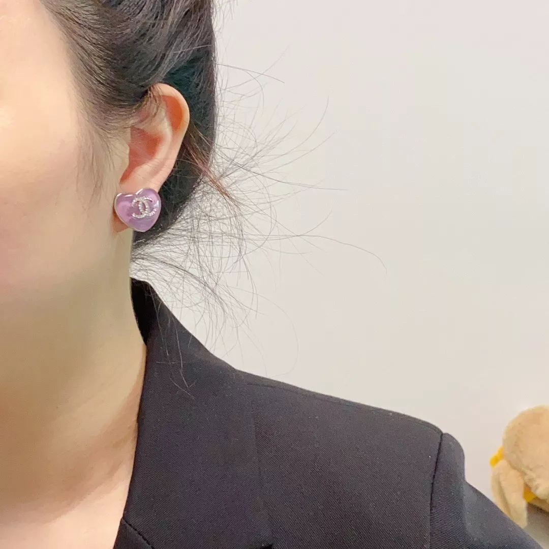 샤넬 하트 장식 스터드 귀걸이 상세 이미지 3
