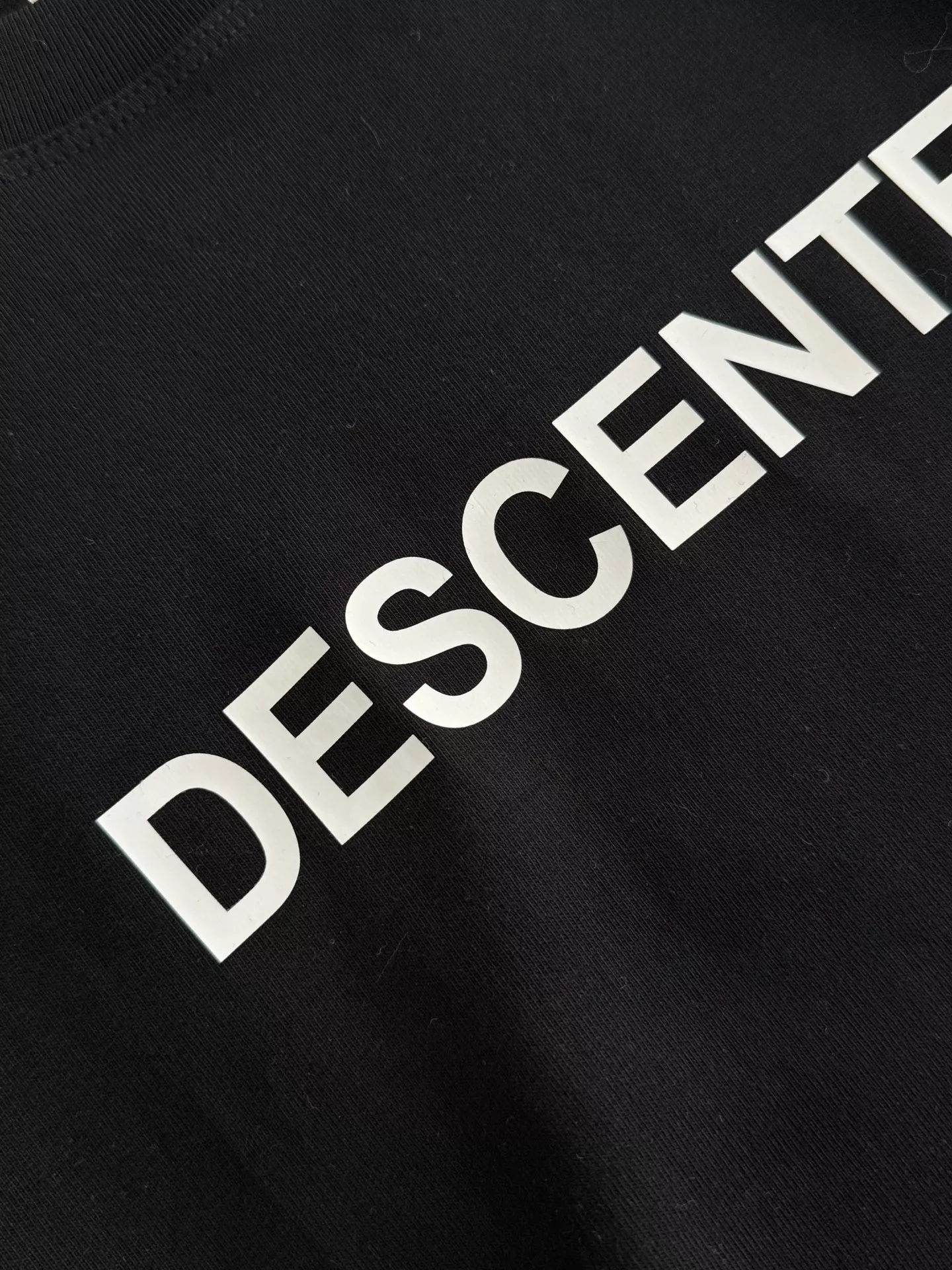 데상트 로고 프린트 드롭숄더 반소매 티셔츠 상세 이미지 9