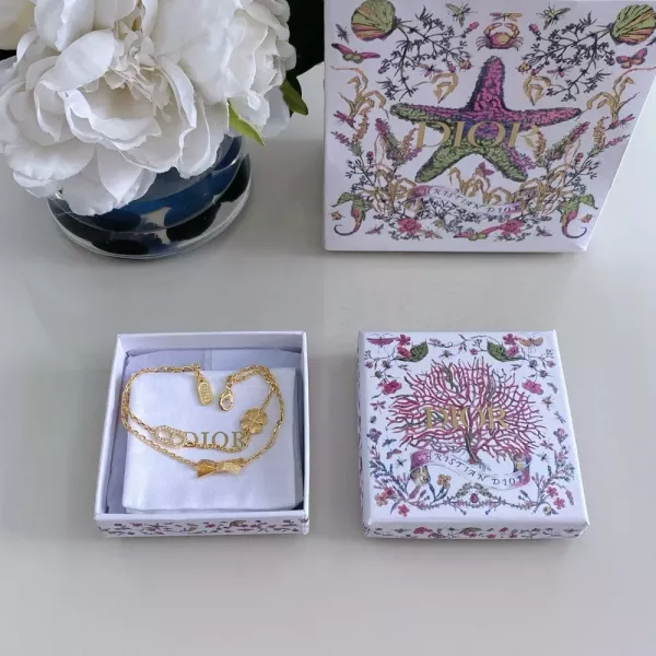디올 브러시드 클로버 리본 CD 더블 레이어 팔찌