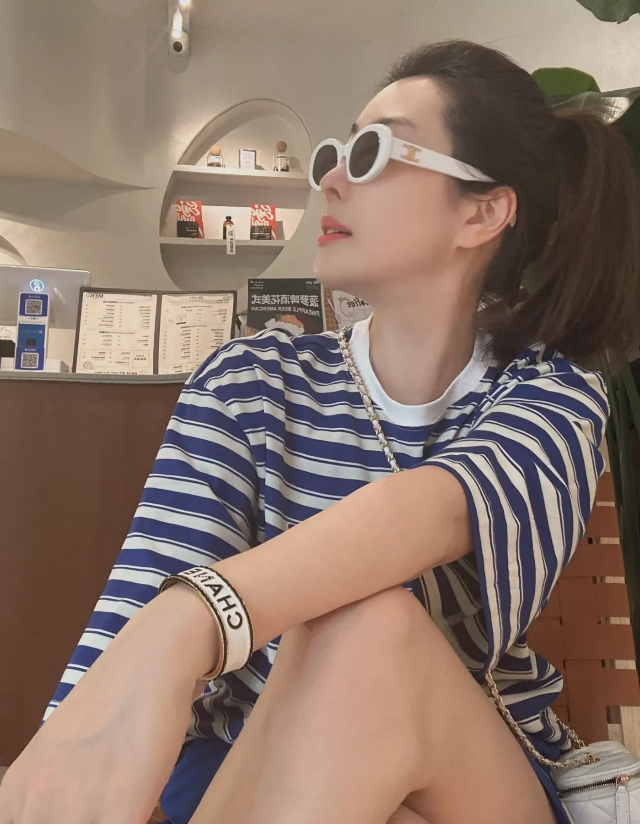 샤넬 블랙 화이트 에나멜 레터 오픈형 팔찌 상세 이미지 29
