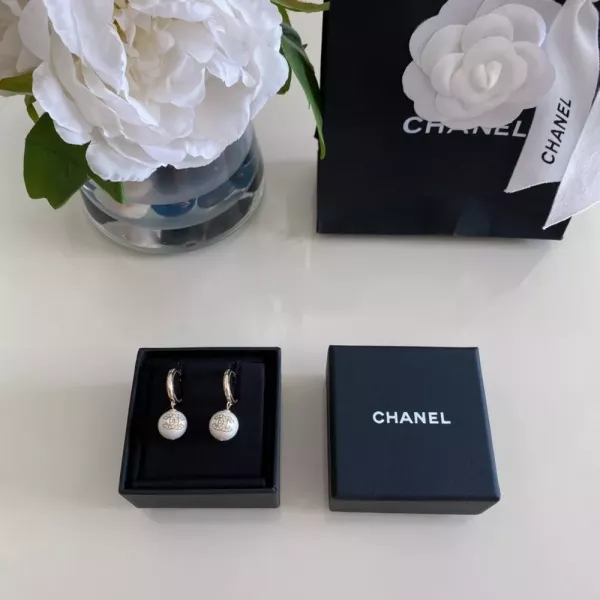 샤넬 진주 장식 더블C 귀걸이