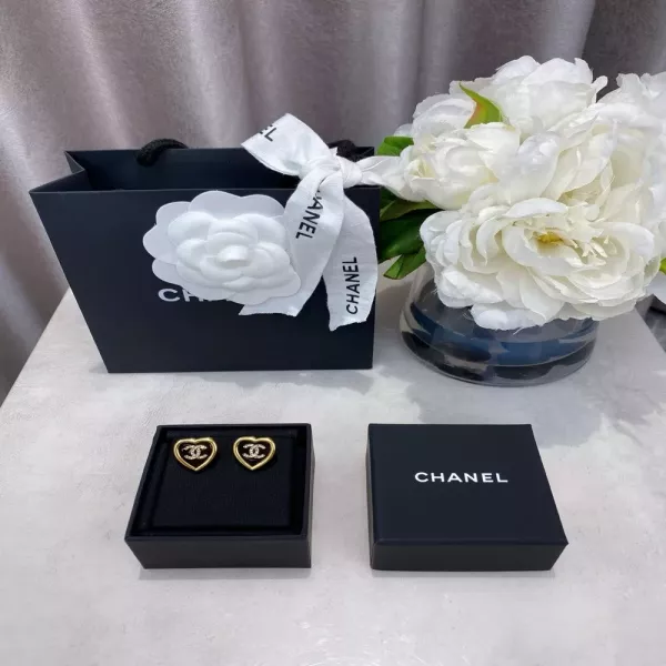 샤넬 블랙 골드 하트 더블 C 귀걸이