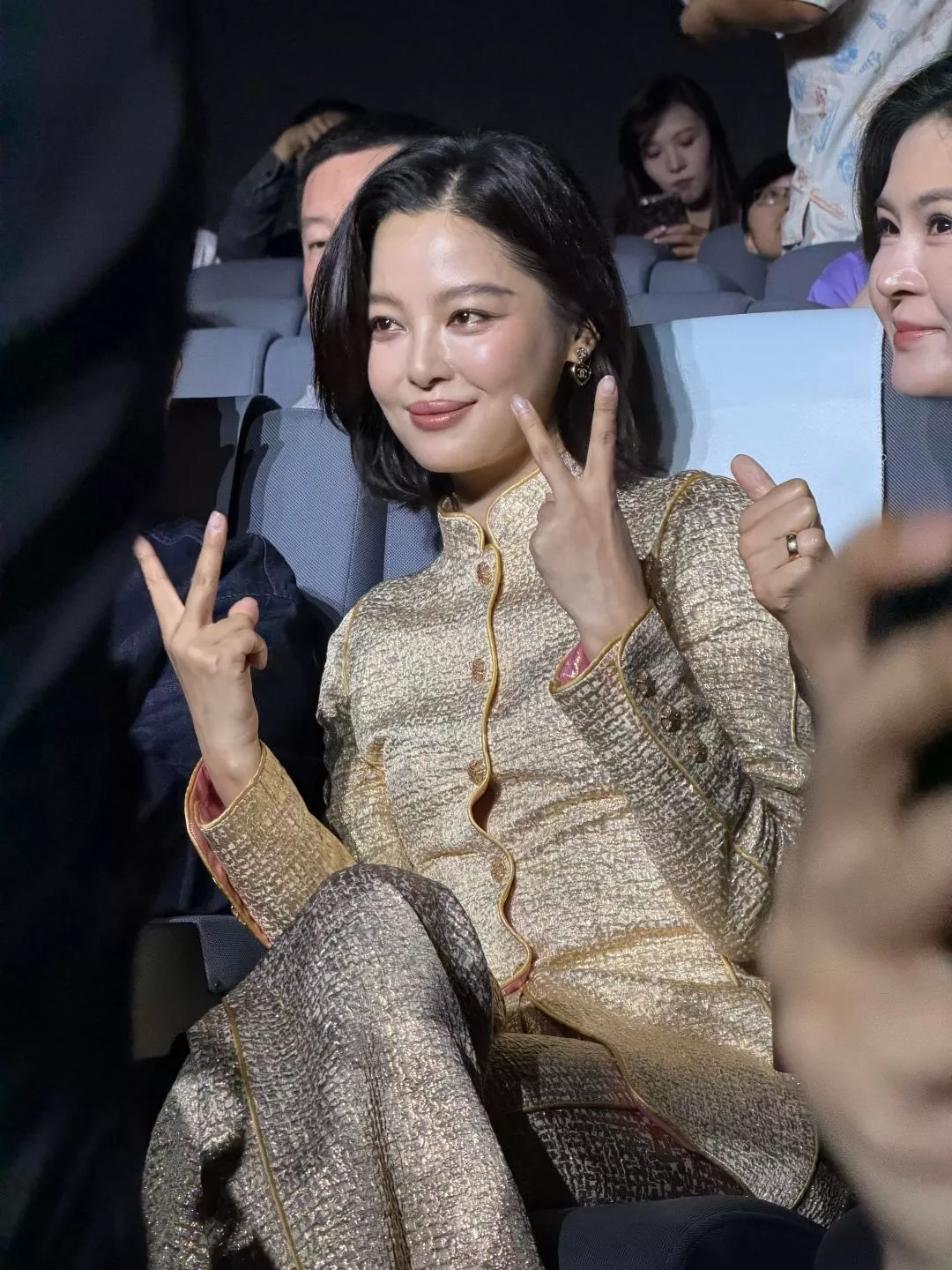 샤넬 블랙 골드 하트 더블 C 귀걸이 상세 이미지 11