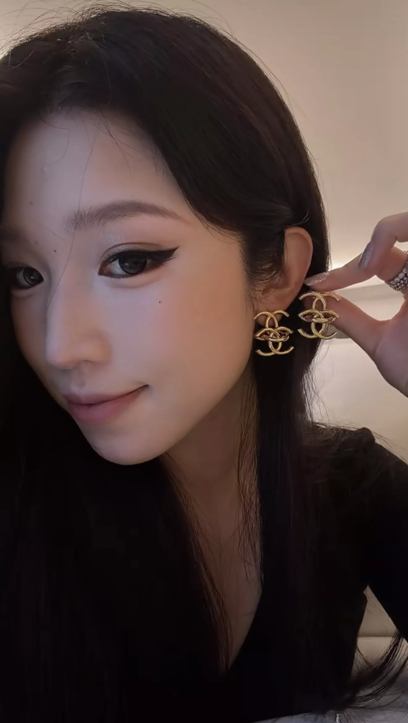 샤넬 겹쳐진 더블 C 디자인 귀걸이 상세 이미지 27