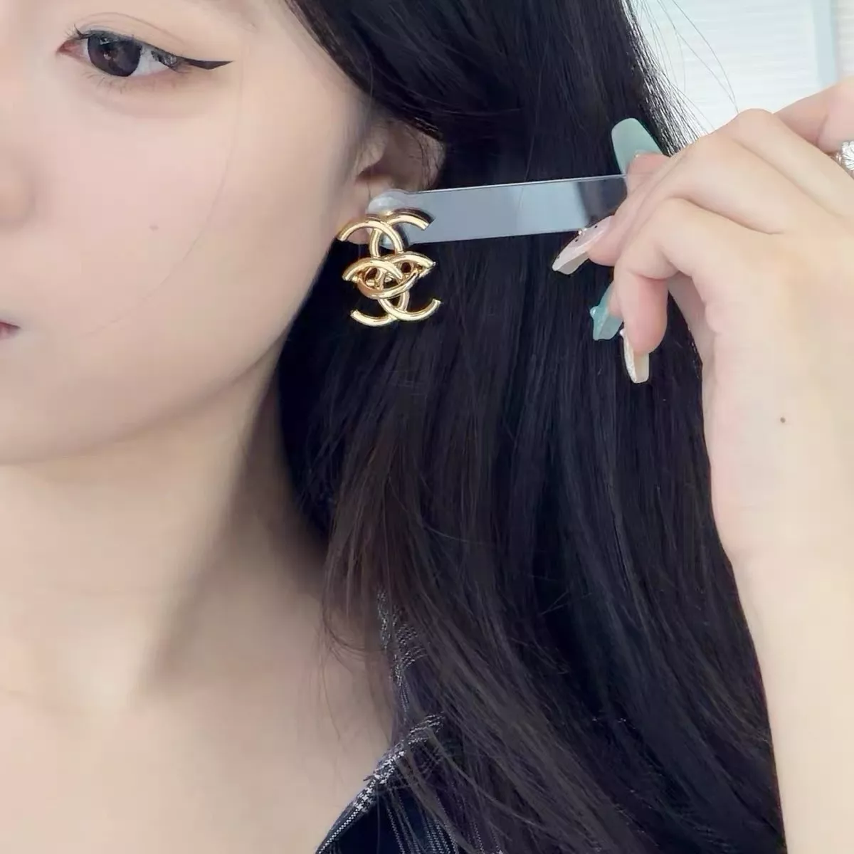 샤넬 겹쳐진 더블 C 디자인 귀걸이 상세 이미지 20