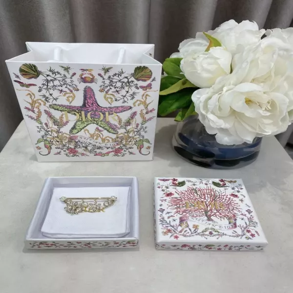 디올 CD 진주 선플라워 브로치