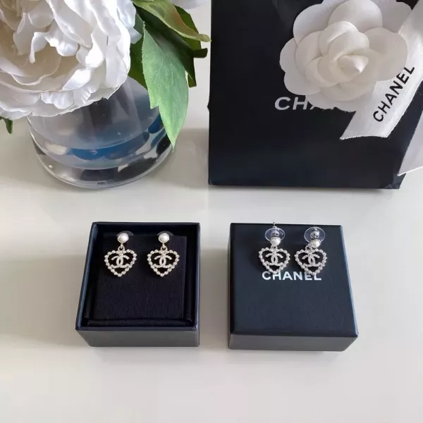 샤넬 하트 모티브 펄 장식 귀걸이