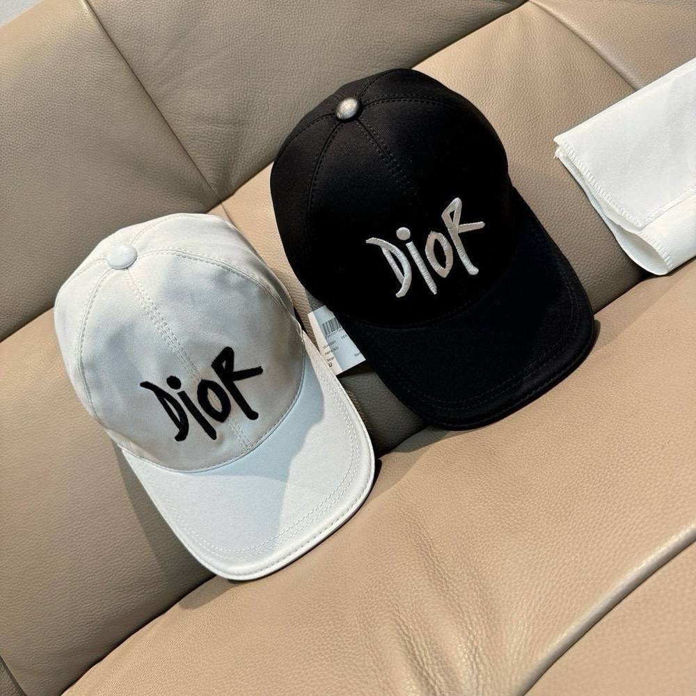 디올 자수 볼캡