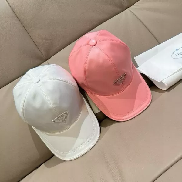 프라다 클래식 삼각 로고 볼캡