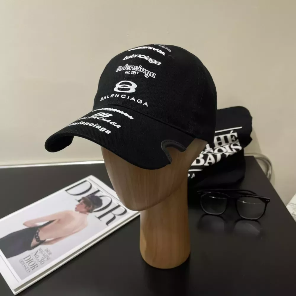 발렌시아가 자수 로고 볼캡