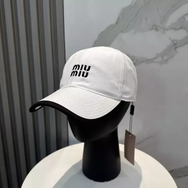 미우미우 자수 로고 볼캡