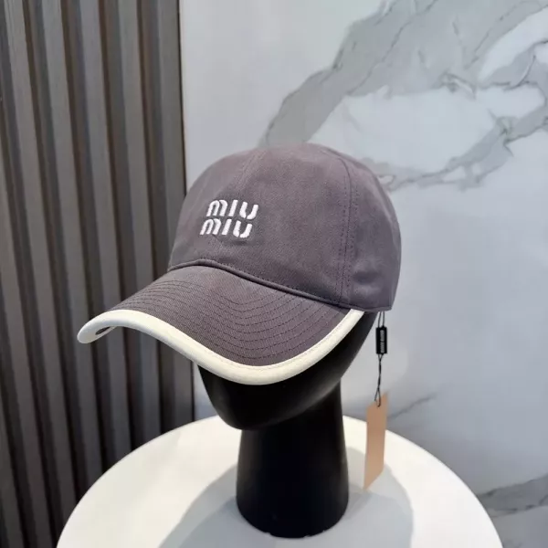 미우미우 자수 로고 볼캡