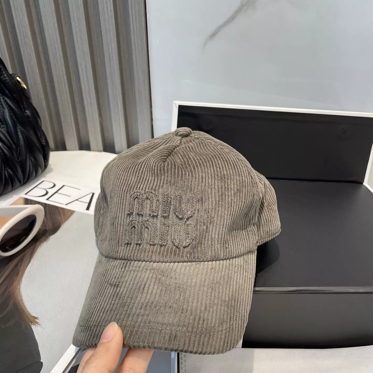 미우미우 코듀로이 볼캡 상세 이미지 2