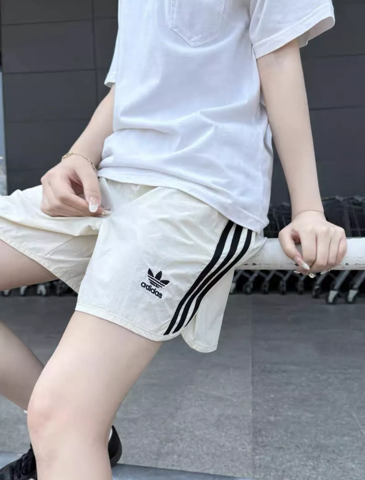 아디다스 삼선 배색 포인트 캐주얼 운동 하프 팬츠 상세 이미지 11