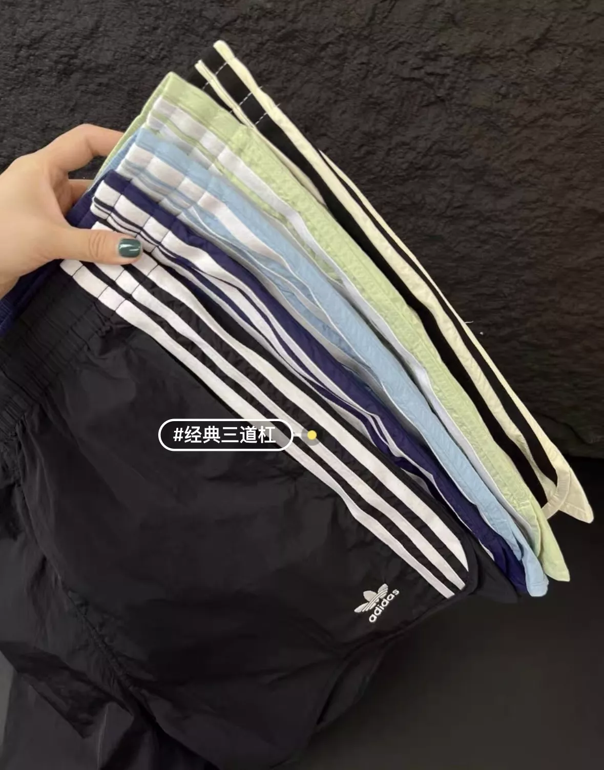 아디다스 삼선 배색 포인트 캐주얼 운동 하프 팬츠 상세 이미지 6