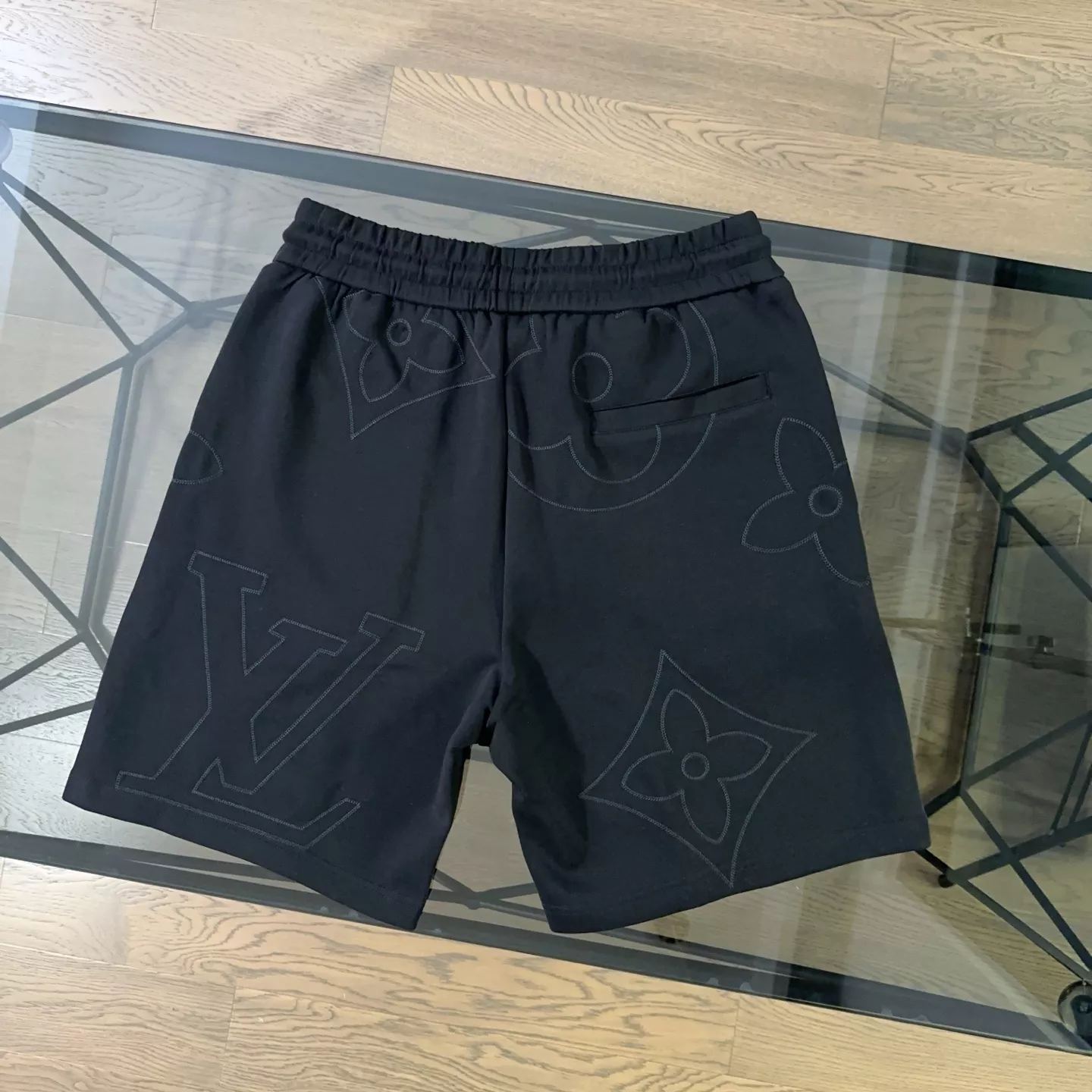 루이비통 로고 자수 디테일 캐주얼 5부 반바지 상세 이미지 2