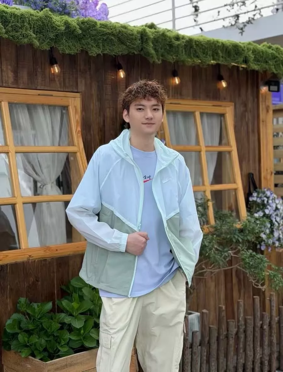 나이키 경량 아웃도어 후드 자외선 차단 재킷 상세 이미지 29