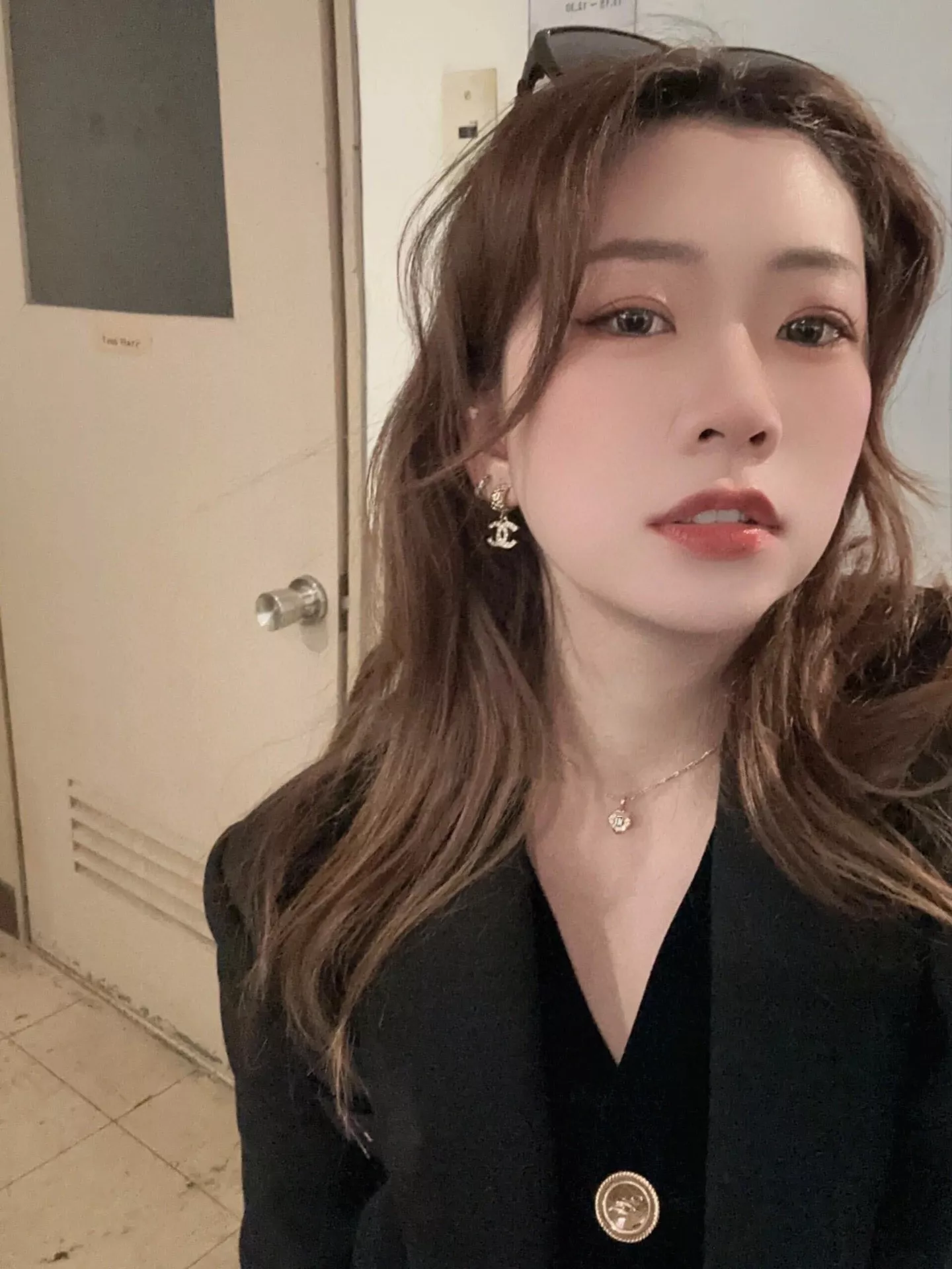 샤넬 더블 C 퀼팅 장식 풀큐빅 귀걸이 상세 이미지 9