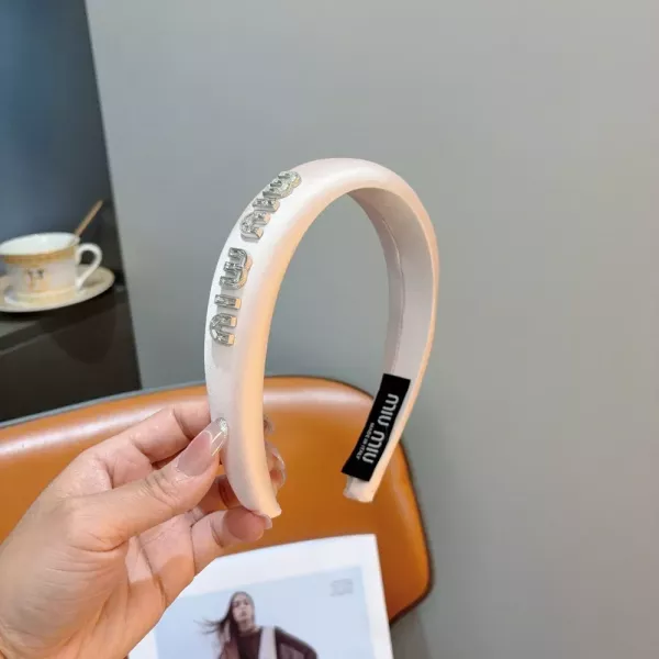 미우미우 새틴 스펀지 헤어밴드