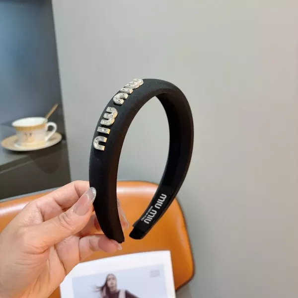 미우미우 새틴 스펀지 헤어밴드