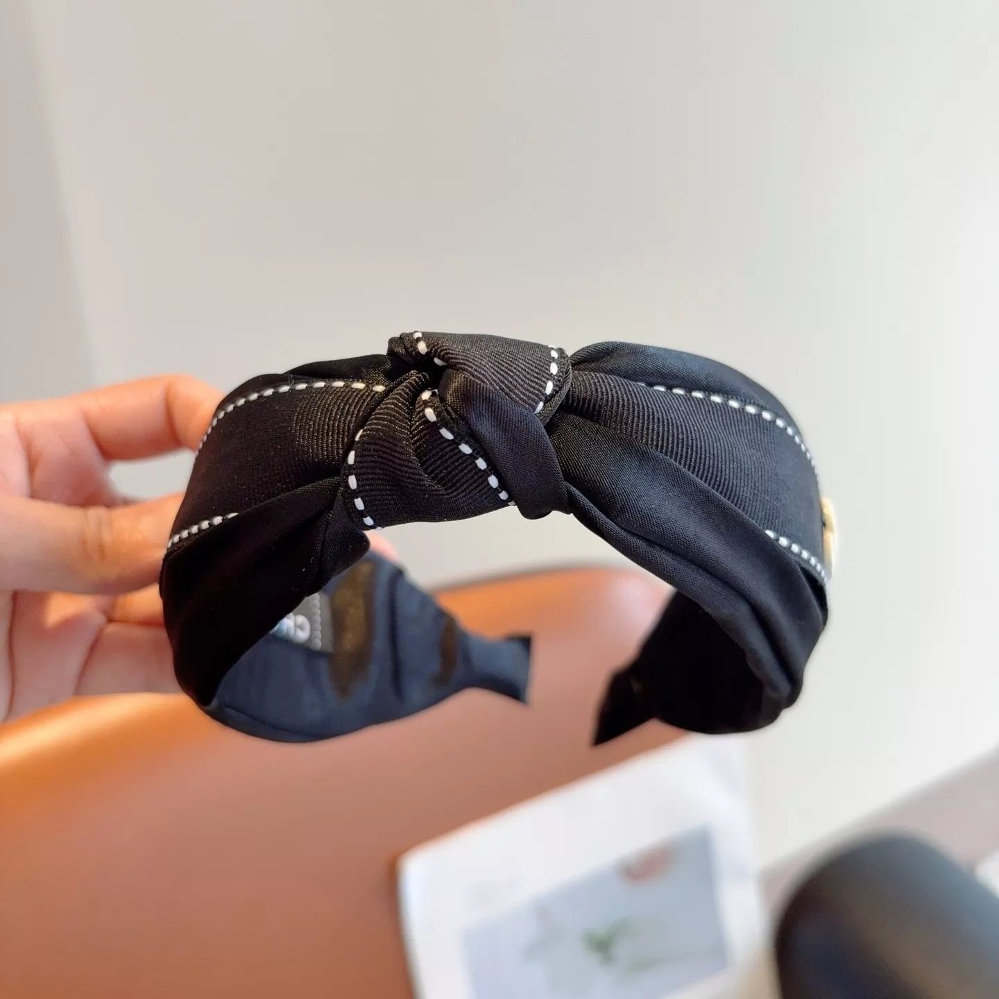 샤넬 더블 C 로고 와이드 헤어밴드 상세 이미지 3