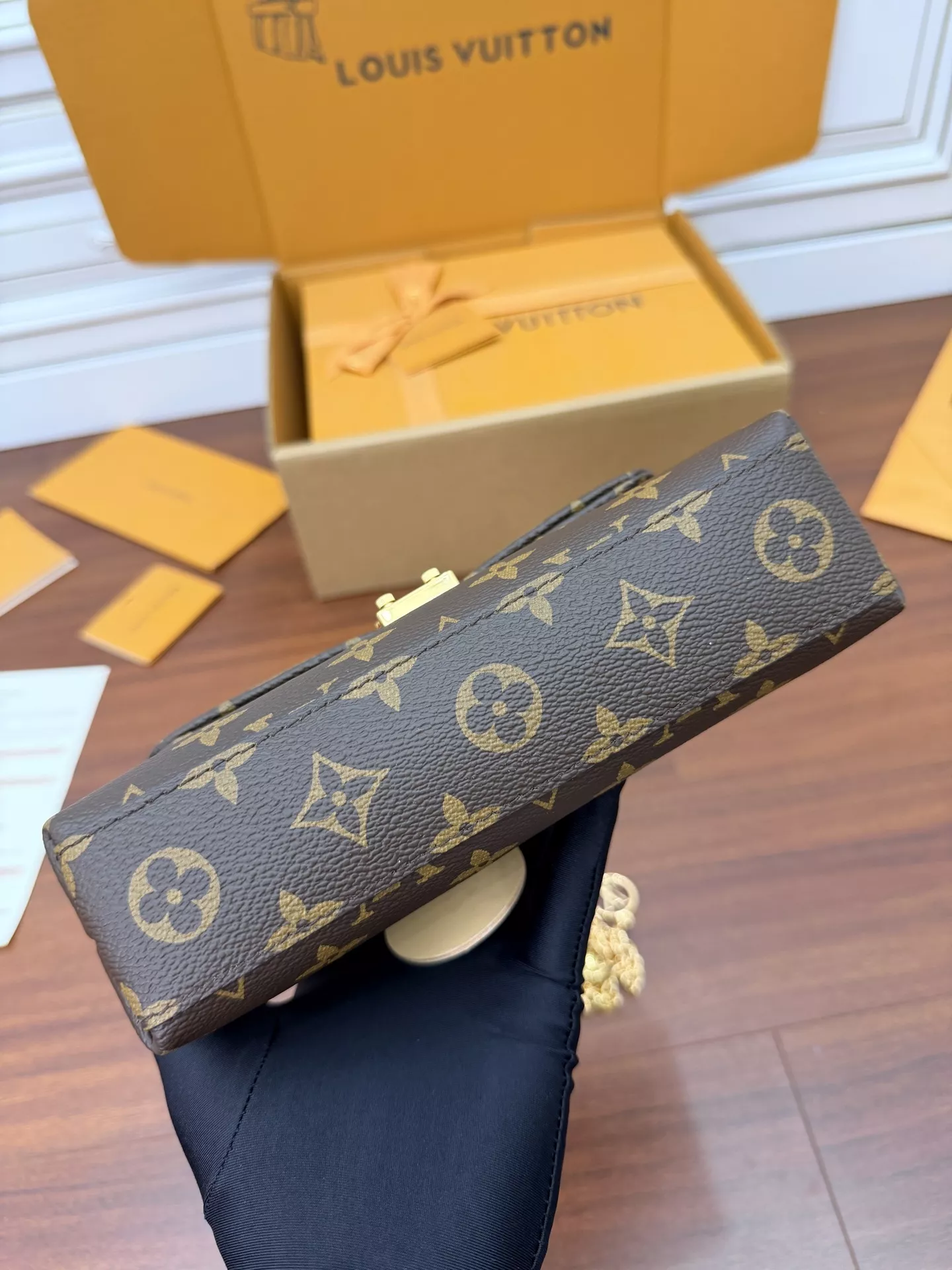루이비통 나노 메들렌 체인 미니백 상세 이미지 15